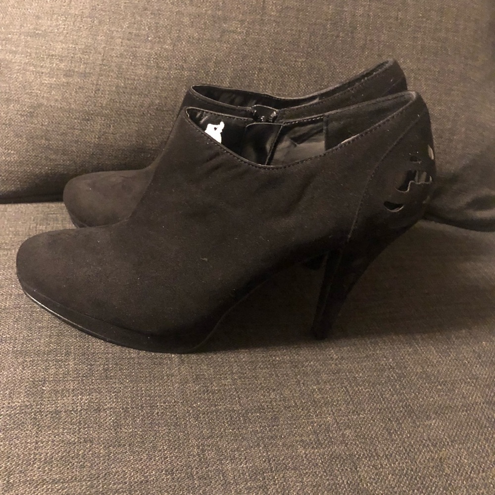 Perfect Fall Suede Bootie!!! - Picture 3 of 4